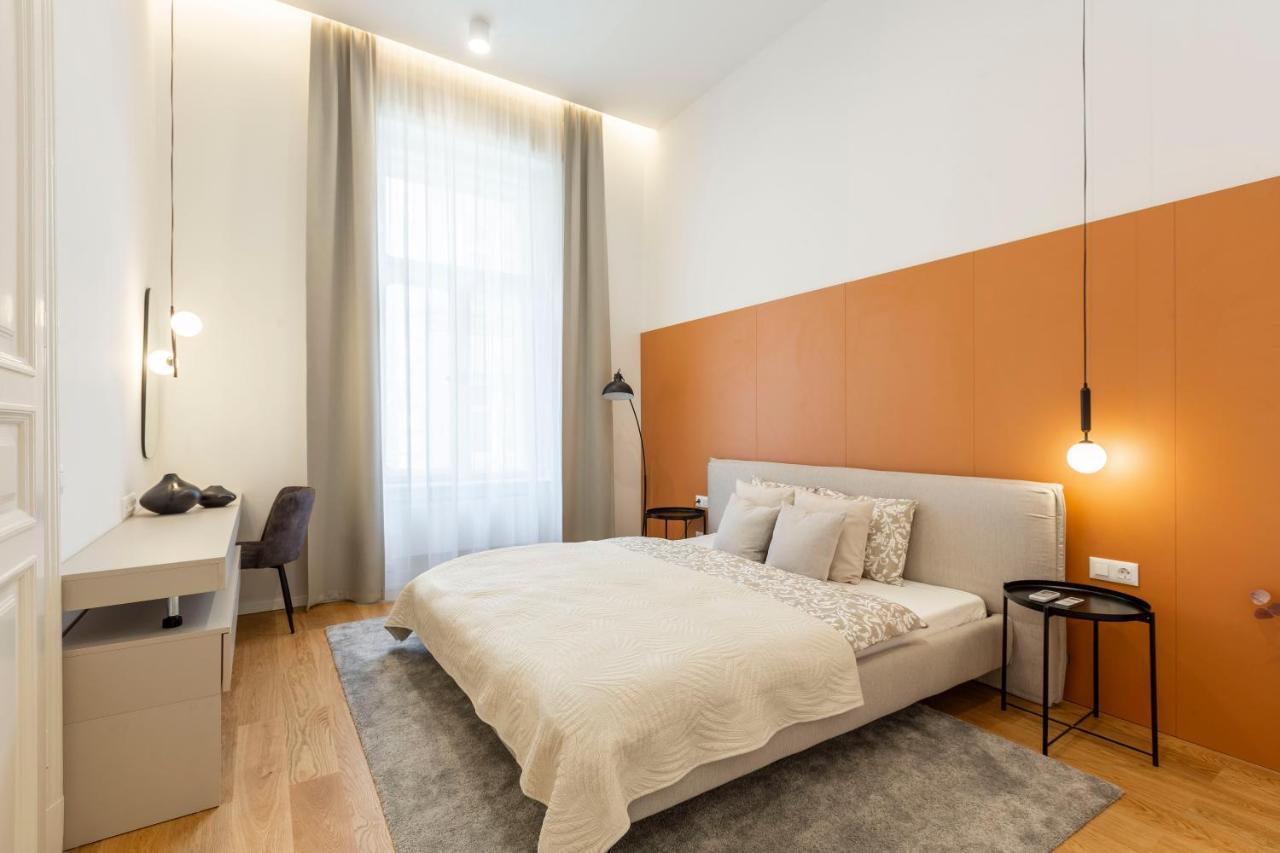Luxurious Minimalist Residence With Sauna By Prestige Homes Budapest Exterior photo